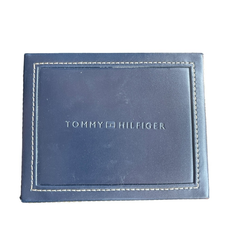 Tommy Hilfiger Men's Black Leather Wallet Bifold 6 Credit Card Pockets Gift Box - Picture 2 of 5